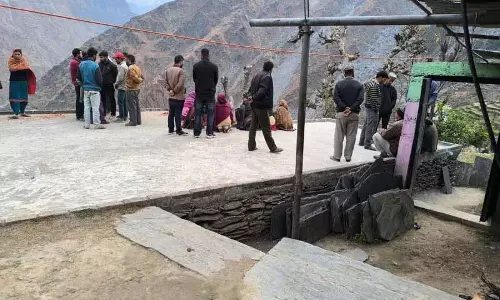 Chamba village में एक आदमी ने अपनी पत्नी की हत्या कर दी और खुद भी आत्महत्या कर ली Chamba village में एक आदमी ने अपनी पत्नी की हत्या कर दी और खुद भी आत्महत्या कर ली