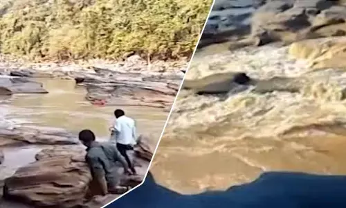 Bhubaneswar: सबरी नदी से दो शव बरामद, लापता परिवार के सदस्यों की तलाश जारी Bhubaneswar: सबरी नदी से दो शव बरामद, लापता परिवार के सदस्यों की तलाश जारी