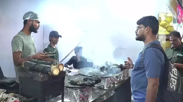 Bhubaneswar के तोशाली मेले में डबल डेकर फूड बस थीम वाले स्टॉल ने सबका ध्यान आकर्षित किया Bhubaneswar के तोशाली मेले में डबल डेकर फूड बस थीम वाले स्टॉल ने सबका ध्यान आकर्षित किया