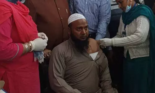 Malerkotla हेल्थ डिपार्टमेंट हज यात्रियों को वैक्सीन और जानकारी दे रहा Malerkotla हेल्थ डिपार्टमेंट हज यात्रियों को वैक्सीन और जानकारी दे रहा