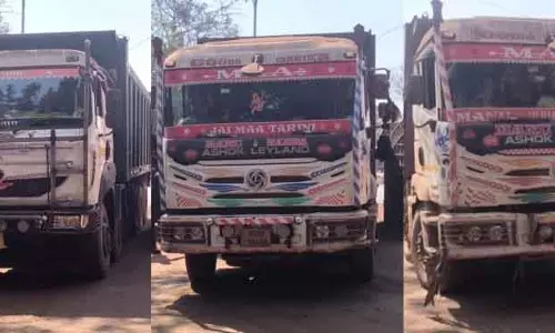 Joda अयस्क से लदे तीन ट्रक जब्त; चार हिरासत में लिए गए Joda अयस्क से लदे तीन ट्रक जब्त; चार हिरासत में लिए गए