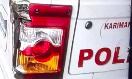 Kerala : पुलिस जीप का इस्तेमाल निजी कामों के लिए करने का आरोप Kerala : पुलिस जीप का इस्तेमाल निजी कामों के लिए करने का आरोप