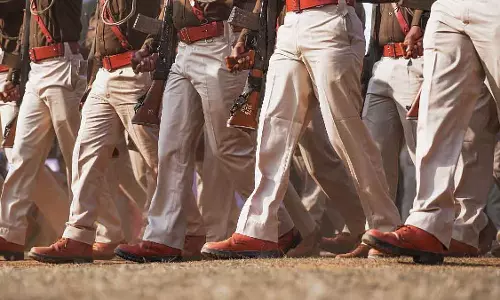 Indore : 235 दिनों से ड्यूटी से गैरहाजिर पुलिस कांस्टेबल को नौकरी से निकाला गया Indore : 235 दिनों से ड्यूटी से गैरहाजिर पुलिस कांस्टेबल को नौकरी से निकाला गया