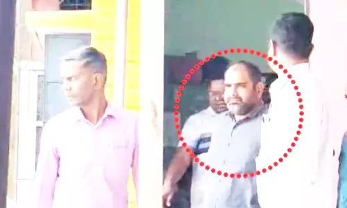 जनपद पंचायत का अधिकारी गिरफ्तार, ACB की कार्रवाई जनपद पंचायत का अधिकारी गिरफ्तार, ACB की कार्रवाई
