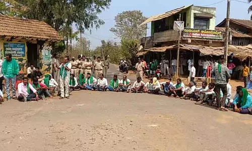 समस्याओं के समाधान की मांग: Dasankoppa में किसानों का भारी विरोध प्रदर्शन समस्याओं के समाधान की मांग: Dasankoppa में किसानों का भारी विरोध प्रदर्शन