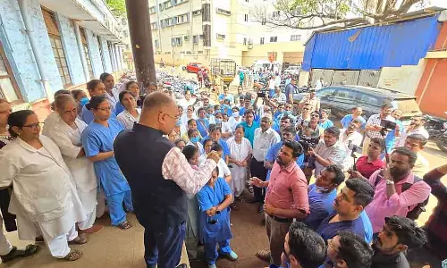 Karnataka : नर्सिंग स्टाफ पर हमला,विरोध प्रदर्शन