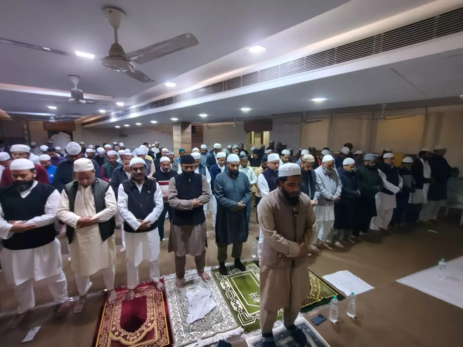 Farrukhabad: मस्जिदों में गूंजी तरावीह, अकीदतमंदों ने रखा पहला रोजा
