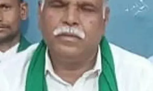 ट्रंप के सामने हाथ जोड़कर खड़े होने की कोई ज़रूरत नहीं है: Shivalingappa Bopalpur ट्रंप के सामने हाथ जोड़कर खड़े होने की कोई ज़रूरत नहीं है: Shivalingappa Bopalpur