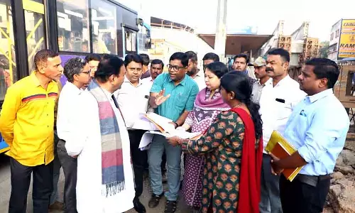 फ्लाईओवर के काम के लिए 6 महीने की डेडलाइन; District Collector