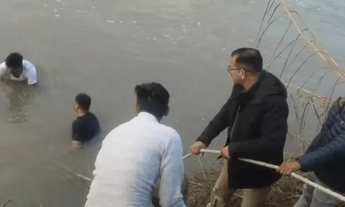 Auraiya: नहर में गिरी तेज रफ्तार कार, तीन की मौत Auraiya: नहर में गिरी तेज रफ्तार कार, तीन की मौत