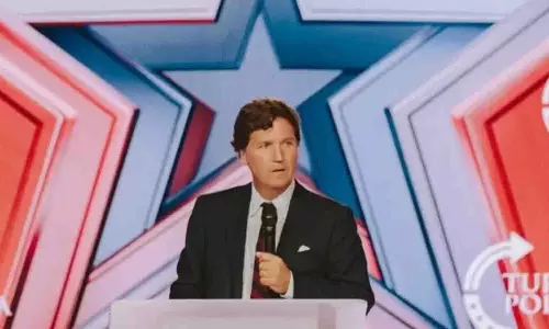 Tucker Carlson को US दूत का इंटरव्यू लेने के बाद इज़राइल में हिरासत में लिया गया Tucker Carlson को US दूत का इंटरव्यू लेने के बाद इज़राइल में हिरासत में लिया गया