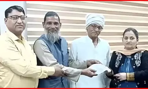 कबाड़ का व्यापार करने वाले खान साहब ने की ईमानदारी की मिसाल पेश, 15 लाख का सोना लौटाया कबाड़ का व्यापार करने वाले खान साहब ने की ईमानदारी की मिसाल पेश, 15 लाख का सोना लौटाया