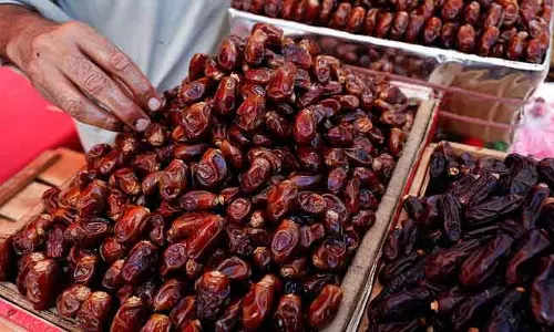 रमज़ान में Saudi खजूर की मांग में बढ़ोतरी रमज़ान में Saudi खजूर की मांग में बढ़ोतरी