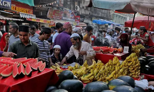 Bareilly: रोजेदारों के सम्मान में दिन में बंद रहें होटल, पवित्र महीने में अनुशासन की अपील Bareilly: रोजेदारों के सम्मान में दिन में बंद रहें होटल, पवित्र महीने में अनुशासन की अपील