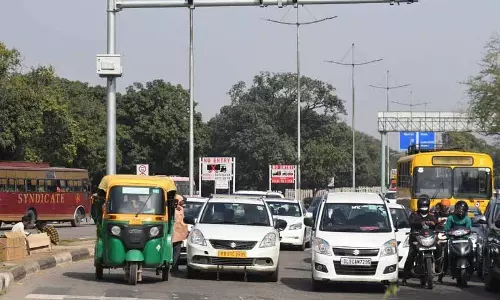 Chandigarh के सेक्टर 21-C में सड़क सुरक्षा और ट्रैफिक जागरूकता अभियान चलाया गया Chandigarh के सेक्टर 21-C में सड़क सुरक्षा और ट्रैफिक जागरूकता अभियान चलाया गया