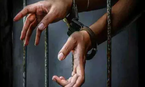 बंदूक की नोक पर फिरौती वसूलने के आरोप में Tipu Pathan gang के खिलाफ मामला दर्ज बंदूक की नोक पर फिरौती वसूलने के आरोप में Tipu Pathan gang के खिलाफ मामला दर्ज