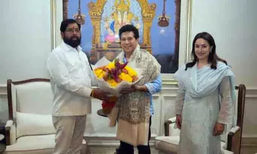 अचानक मुलाकात: Sachin Tendulkar ने एकनाथ शिंदे से मुलाकात की अचानक मुलाकात: Sachin Tendulkar ने एकनाथ शिंदे से मुलाकात की