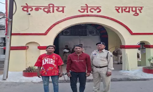DCP मयंक गुर्जर के नेतृत्व में बड़ी कार्रवाई, पेट्रोल पंप में आग लगाने वाले 2 आरोपी गिरफ्तार DCP मयंक गुर्जर के नेतृत्व में बड़ी कार्रवाई, पेट्रोल पंप में आग लगाने वाले 2 आरोपी गिरफ्तार