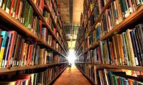 इस शिव जयंती पर पुणे की govt library में छत्रपति शिवाजी की किताबें खाली इस शिव जयंती पर पुणे की govt library में छत्रपति शिवाजी की किताबें खाली