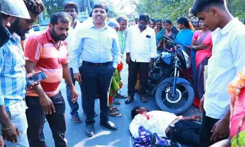 Nalgonda Collector ने स्थानीय क्षेत्र में दयालुता के लिए प्रशंसा अर्जित की Nalgonda Collector ने स्थानीय क्षेत्र में दयालुता के लिए प्रशंसा अर्जित की
