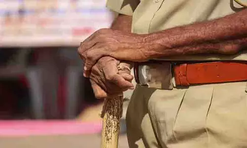 स्कूल में घुसकर स्टाफ को धमकाने के आरोप में BJP MLA पर FIR दर्ज स्कूल में घुसकर स्टाफ को धमकाने के आरोप में BJP MLA पर FIR दर्ज