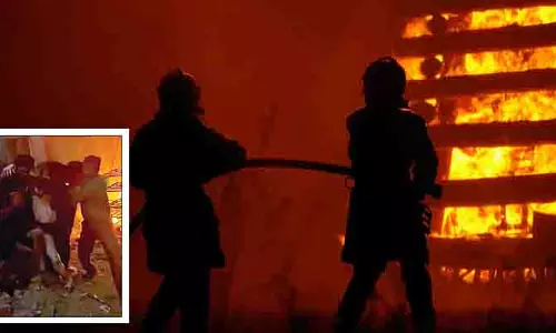 Journalist ने जमा की हुई माचिस में आग लगने के बाद घर के मालिक की जान बचाई