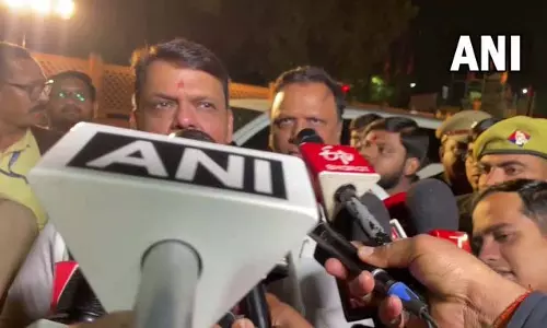 CM Fadnavis ने आगरा में छत्रपति शिवाजी महाराज की 369वीं जयंती पर दी श्रद्धांजलि