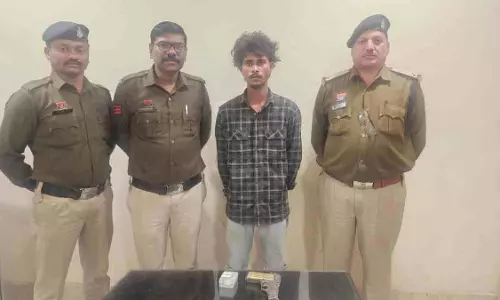 एकतरफा प्यार में सिरफिरे युवक ने युवती के पिता पर चलाई गोली, गिरफ्तार एकतरफा प्यार में सिरफिरे युवक ने युवती के पिता पर चलाई गोली, गिरफ्तार