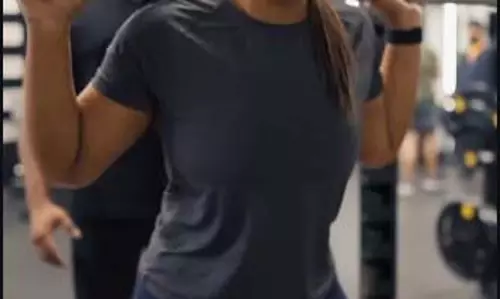 अभिनेत्री ने Gym में बहाया पसीना, फैंस को दी हाई प्रोटीन डाइट लेने की सलाह अभिनेत्री ने Gym में बहाया पसीना, फैंस को दी हाई प्रोटीन डाइट लेने की सलाह