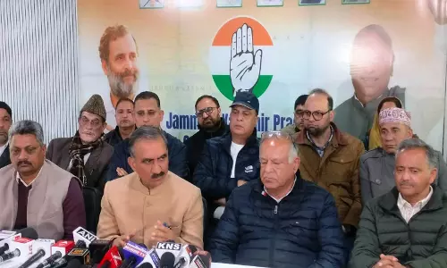 हिमाचल CM ने व्यापार समझौतों से सेब उत्पादकों के लिए संकट की चेतावनी दी हिमाचल CM ने व्यापार समझौतों से सेब उत्पादकों के लिए संकट की चेतावनी दी