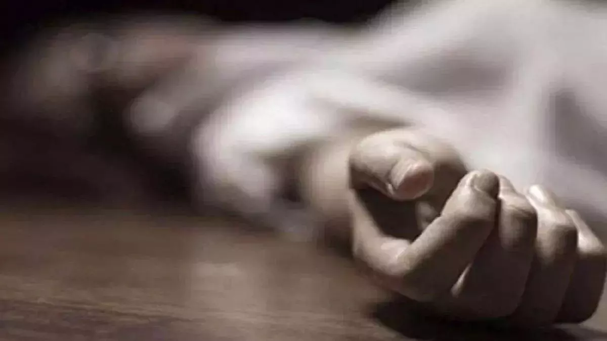 प्रेमिका पर डिजिटल जासूसी करना प्रेमी को भारी पड़ा, लड़की ने कर ली सुसाइड प्रेमिका पर डिजिटल जासूसी करना प्रेमी को भारी पड़ा, लड़की ने कर ली सुसाइड