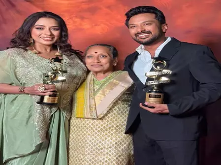 टीवी की अनुपमा ने अपने नाम किया आइकॉनिक गोल्ड अवॉर्ड, खुशी से गदगद अभिनेत्री टीवी की अनुपमा ने अपने नाम किया आइकॉनिक गोल्ड अवॉर्ड, खुशी से गदगद अभिनेत्री