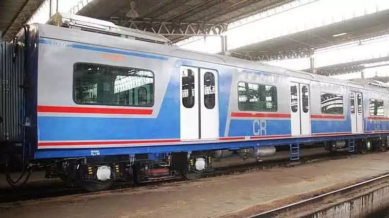 सेंट्रल रेलवे AC लोकल में यात्रियों की संख्या बढ़ी; यात्रियों ने और सेवाओं की मांग की सेंट्रल रेलवे AC लोकल में यात्रियों की संख्या बढ़ी; यात्रियों ने और सेवाओं की मांग की