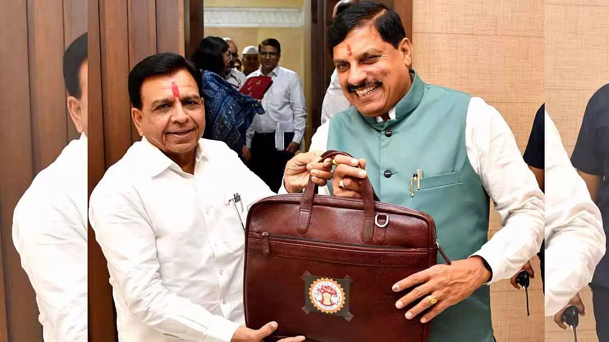 Indore: उद्योगपतियों और उद्योग संघों ने राज्य बजट 2026 की सराहना की Indore: उद्योगपतियों और उद्योग संघों ने राज्य बजट 2026 की सराहना की