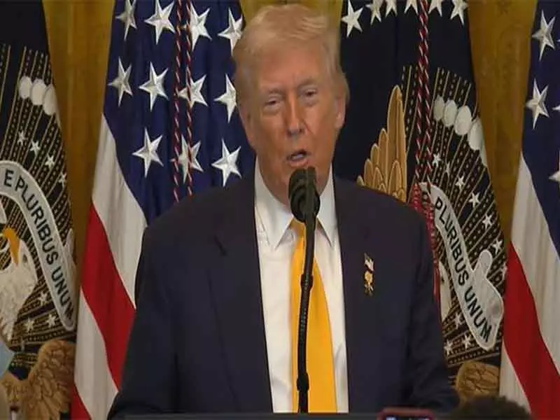 Trump ने ब्लैक हिस्ट्री मंथ पर रेव जेसी जैक्सन को असली हीरो कहकर श्रद्धांजलि दी Trump ने ब्लैक हिस्ट्री मंथ पर रेव जेसी जैक्सन को असली हीरो कहकर श्रद्धांजलि दी