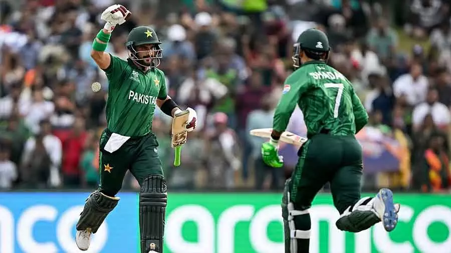 ICC T20 World Cup : फरहान के पहले शतक से पाकिस्तान सुपर आठ में पहुंचा ICC T20 World Cup : फरहान के पहले शतक से पाकिस्तान सुपर आठ में पहुंचा