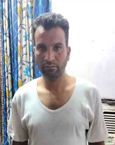दिल्ली में फर्जी एनआईए आई-कार्ड के सहारे नौकरी का झांसा देने वाला गिरफ्तार दिल्ली में फर्जी एनआईए आई-कार्ड के सहारे नौकरी का झांसा देने वाला गिरफ्तार