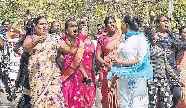 Transgender समुदाय ने बजट में 200 करोड़ के अनुदान की मांग की; सरकार से वादा निभाने का आग्रह किया Transgender समुदाय ने बजट में 200 करोड़ के अनुदान की मांग की; सरकार से वादा निभाने का आग्रह किया