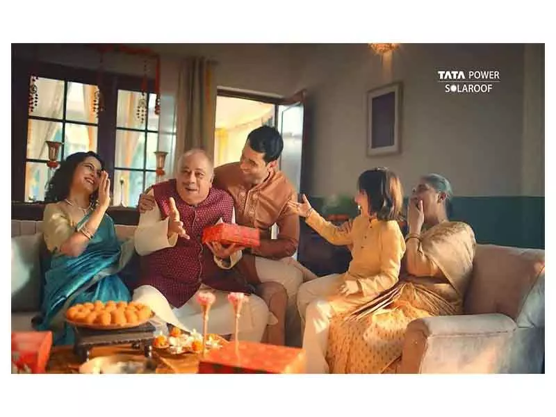 Tata Power ने रूफटॉप सोलर को क्वालिटी लाइफलॉन्ग के इमोशनल प्रपोज़िशन में बदला Tata Power ने रूफटॉप सोलर को क्वालिटी लाइफलॉन्ग के इमोशनल प्रपोज़िशन में बदला