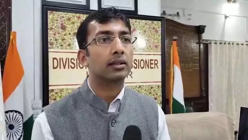 Div Com Kashmir ने मैसवियों पुनर्निर्माण और जमाबंदी डिजिटलीकरण की प्रगति की समीक्षा की Div Com Kashmir ने मैसवियों पुनर्निर्माण और जमाबंदी डिजिटलीकरण की प्रगति की समीक्षा की