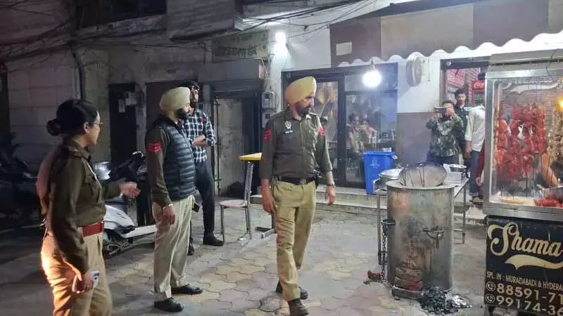 Phagwara police और एमसी ने ट्रैफिक नियम तोड़ने वालों पर कार्रवाई की Phagwara police और एमसी ने ट्रैफिक नियम तोड़ने वालों पर कार्रवाई की