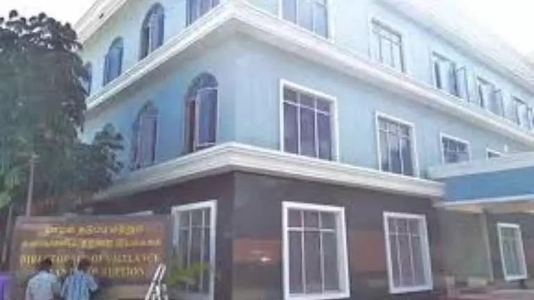 Chennai: AVS इंस्पेक्टर पर 5.42 करोड़ रुपये की अवैध संपत्ति का मामला दर्ज Chennai: AVS इंस्पेक्टर पर 5.42 करोड़ रुपये की अवैध संपत्ति का मामला दर्ज