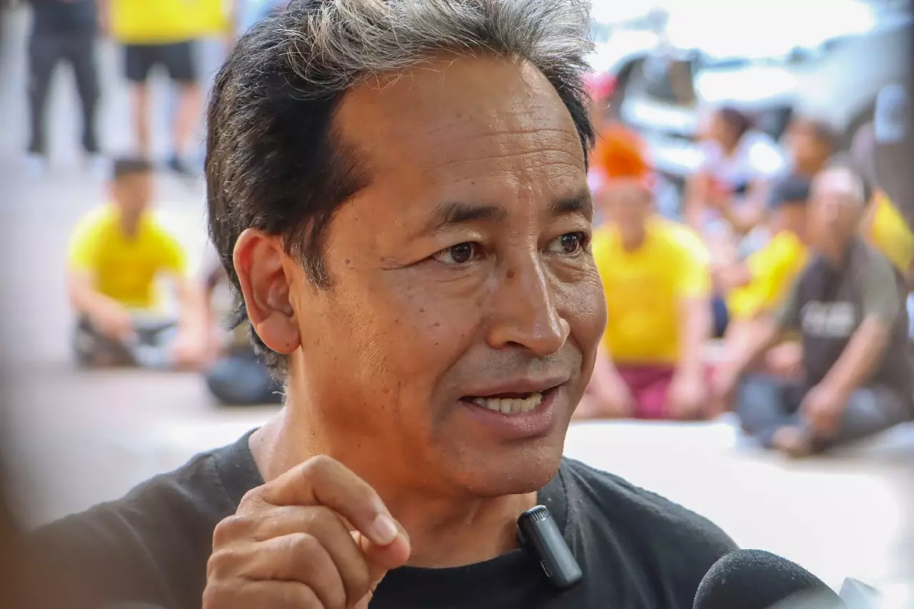 Sonam Wangchuk केस: SC में सुनवाई, भाषण की मूल क्लिप तलब Sonam Wangchuk केस: SC में सुनवाई, भाषण की मूल क्लिप तलब