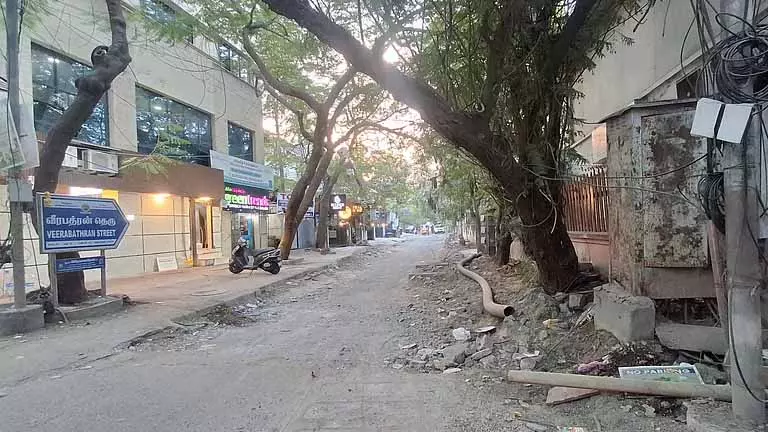 Chennai: वीरबाथरन स्ट्रीट की खुदाई से वाहन चालकों को परेशानी हो रही Chennai: वीरबाथरन स्ट्रीट की खुदाई से वाहन चालकों को परेशानी हो रही