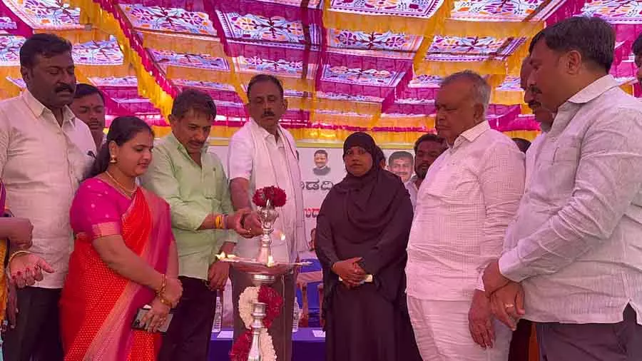 इंदिरा कैंटीन गरीबों के लिए एक शरणस्थली है: Minister Ramalinga Reddy इंदिरा कैंटीन गरीबों के लिए एक शरणस्थली है: Minister Ramalinga Reddy