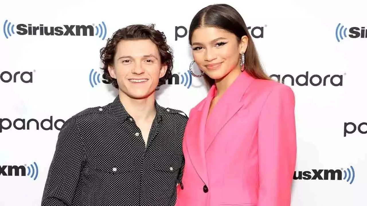 Zendaya ने ‘रेड फ्लैग्स’ टॉक पर बात की, टॉम हॉलैंड की तारीफ़ की Zendaya ने ‘रेड फ्लैग्स’ टॉक पर बात की, टॉम हॉलैंड की तारीफ़ की