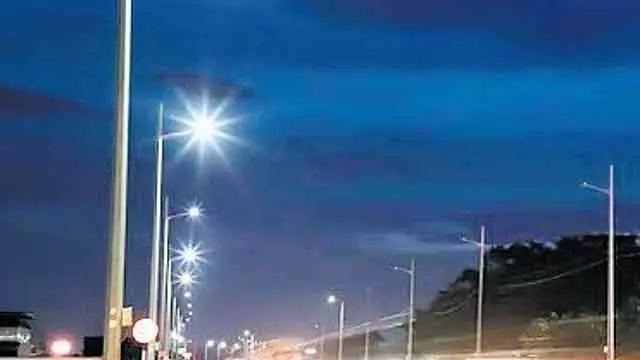 Delhi सरकार शहर में 40K पुरानी स्ट्रीट लाइटों को LED फिटिंग से बदलने की मंज़ूरी देगी Delhi सरकार शहर में 40K पुरानी स्ट्रीट लाइटों को LED फिटिंग से बदलने की मंज़ूरी देगी