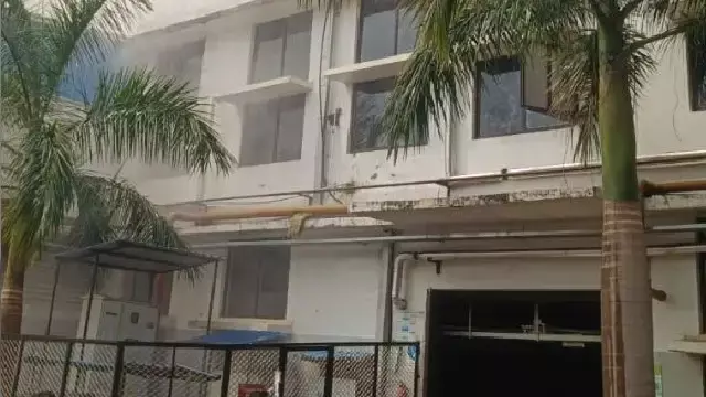 Bhubaneswar के मंचेश्वर स्थित कपड़ा कारखाने में लगी आग Bhubaneswar के मंचेश्वर स्थित कपड़ा कारखाने में लगी आग