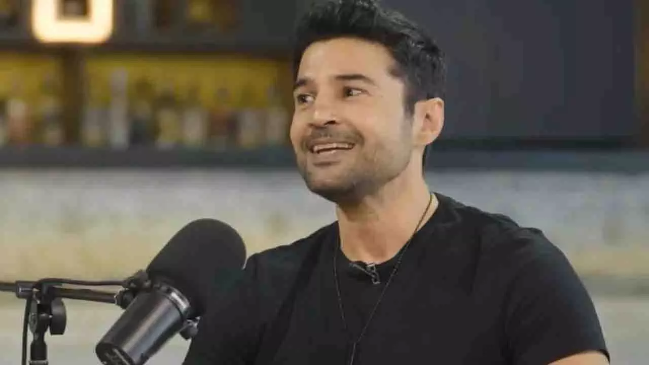 Rajeev Khandelwal ने रिपोर्टर्स में ‘सुंदर’ कृतिका कामरा के साथ ‘किस’ सीन पर खुलकर बात की Rajeev Khandelwal ने रिपोर्टर्स में ‘सुंदर’ कृतिका कामरा के साथ ‘किस’ सीन पर खुलकर बात की