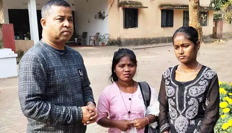 सब-कलेक्टर के तुरंत कदम से Dhenkanal में फंसी लड़कियों को मैट्रिक की परीक्षा देने में मदद मिली सब-कलेक्टर के तुरंत कदम से Dhenkanal में फंसी लड़कियों को मैट्रिक की परीक्षा देने में मदद मिली